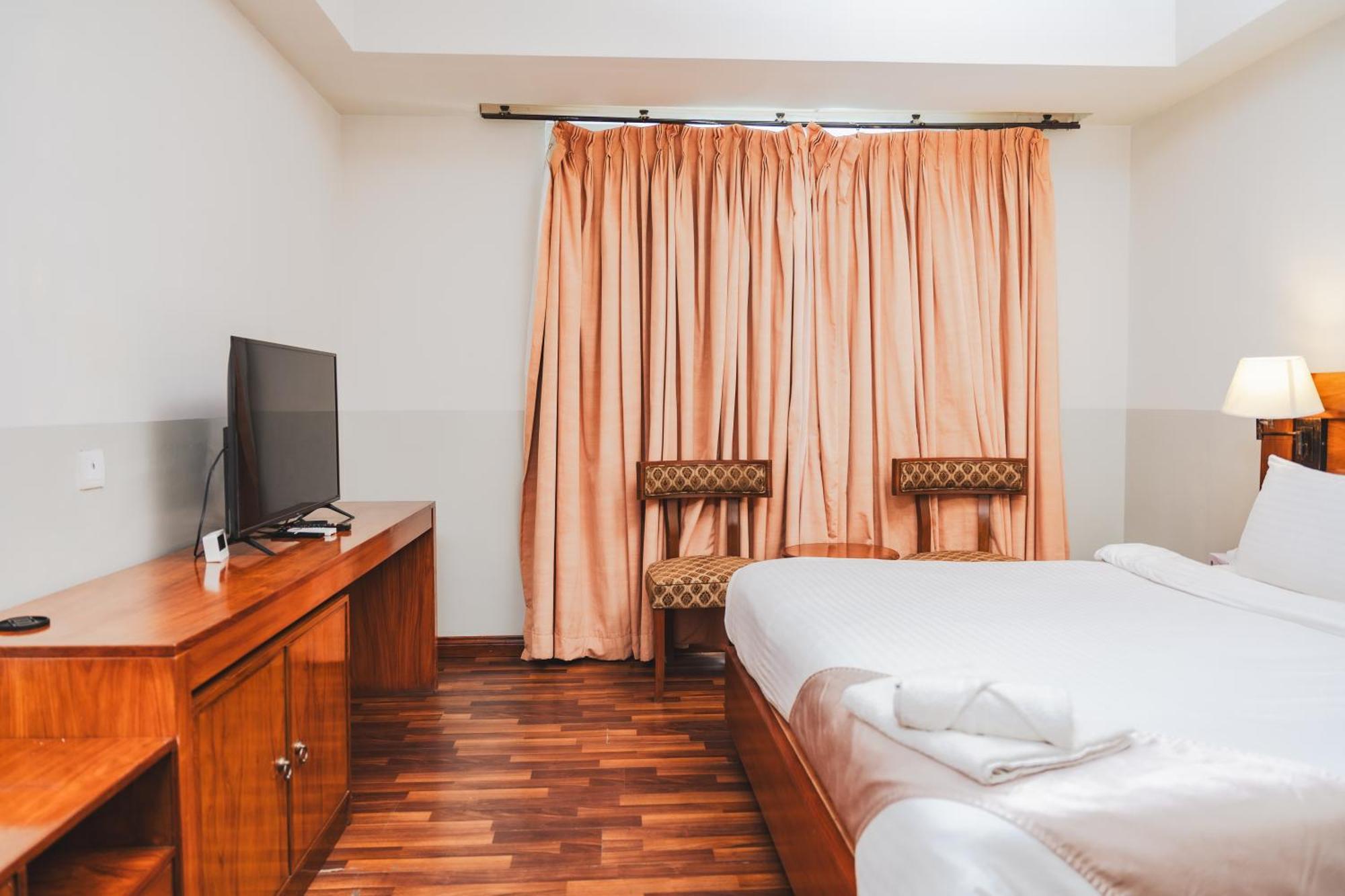 Esquire Hotels & Apartments Rawalpindi Zewnętrze zdjęcie