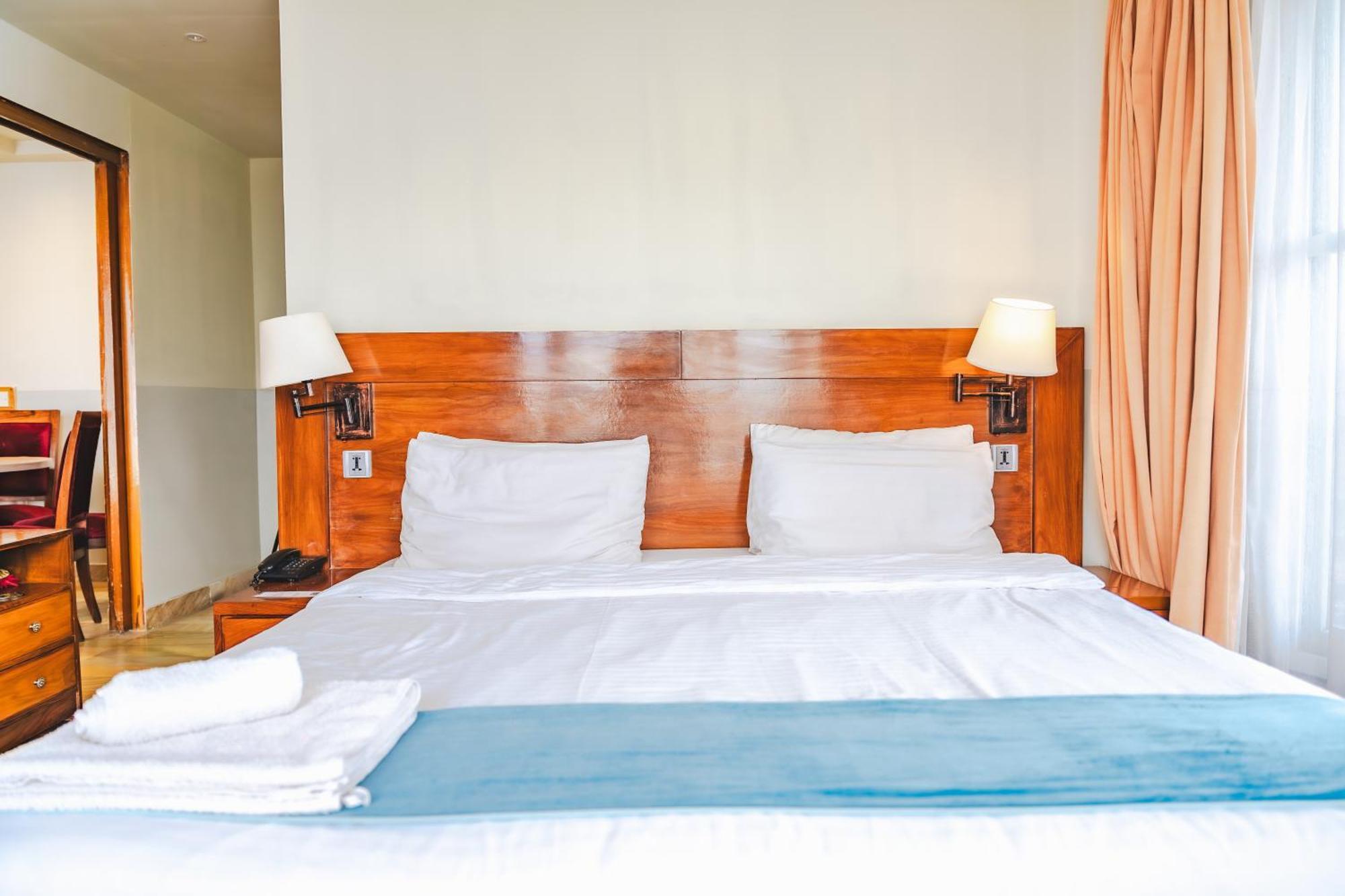 Esquire Hotels & Apartments Rawalpindi Zewnętrze zdjęcie